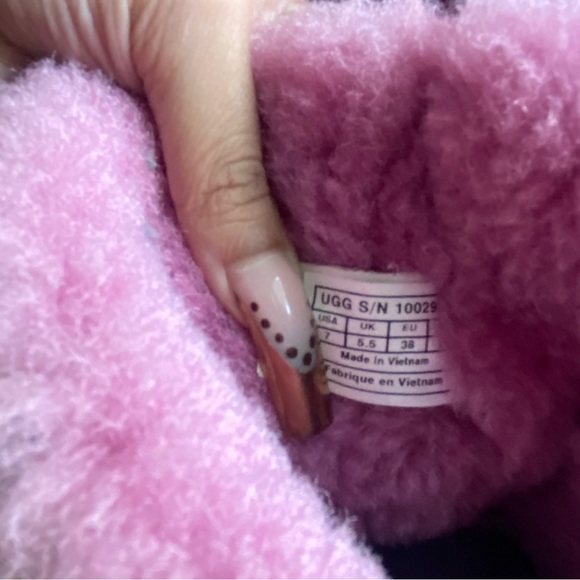 Pink Bailey Bow Uggs - Picture 5 of 8
